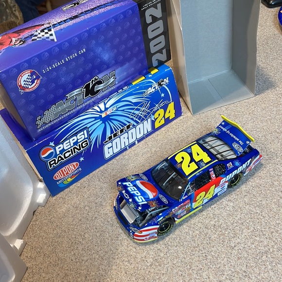 Jeff Gordon # 24 Du Pont /Pepsi/Daytona 2002 Monte Carlo 1:24.Scale Stock Car - Picture 12 of 16